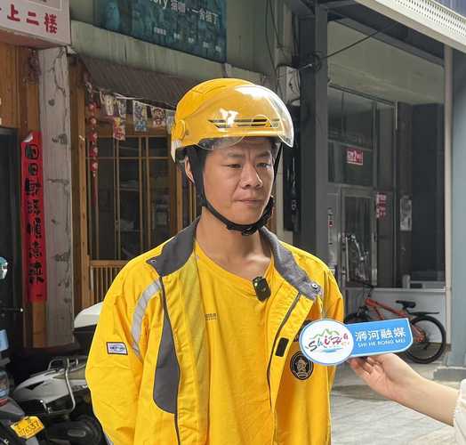 外卖小哥助人回家(暖心外卖小哥帮助救人)